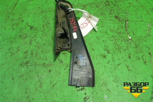 Накладка двери передней правой уголок (3M51R23408AD) для Ford C-MAX с 2003-2010г
