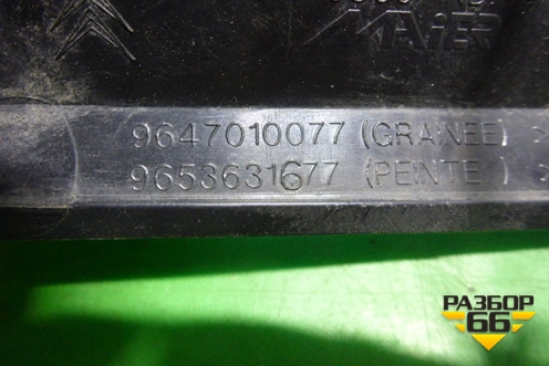 Накладка стойки (правой) (9647010077) для Citroen C4 с 2005-2011г