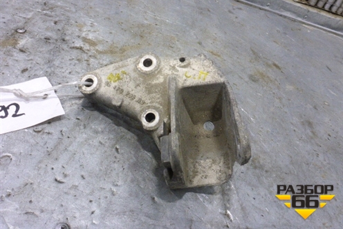 Кронштейн двигателя правый (9647029580) для Peugeot 407 с 2004г