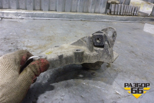 Кронштейн двигателя правый (9647029580) для Peugeot 407 с 2004г