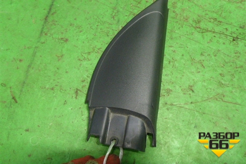 Накладка двери передней правой уголок (6RU834974) для Volkswagen Polo (седан) с 2010г