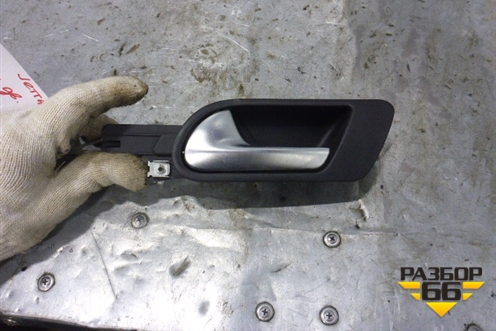 Ручка внутренняя двери задней левой (1K5837113) для Volkswagen Jetta с 2005-2011г