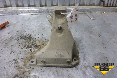 Кронштейн двигателя правый (8B0199308AB) для Volkswagen Passat (B5) с 1996-2005г