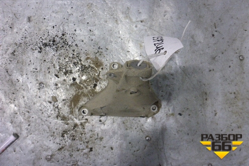 Кронштейн двигателя правый (8B0199308AB) для Volkswagen Passat (B5) с 1996-2005г