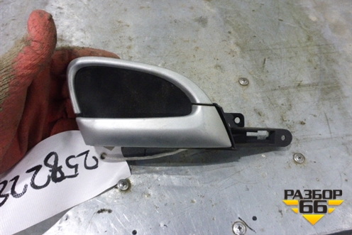 Ручка внутренняя двери передней правой (7L5837114A) для Porsche Cayenne с 2003-2010г