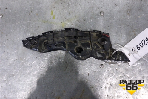 Кронштейн переднего бампера правый (521450E060) для Toyota Highlander с 2013-2021г