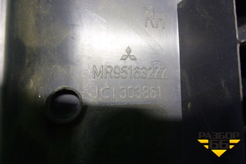 Обшивка стойки задняя верхняя правая (MR951632ZZ) для Mitsubishi Colt с 2004г