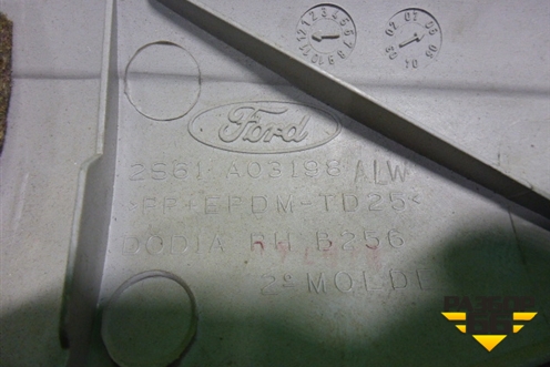 Обшивка стойки лобового стекла правая (2S61A03198ALW) для Ford Fiesta с 2001-2008г