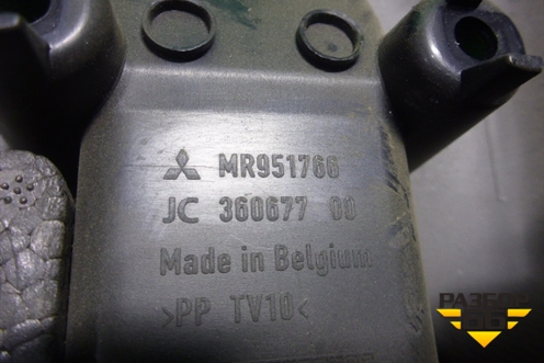 Кожух рулевой колонки (нижняя часть) (MR951766) для Mitsubishi Colt с 2004г