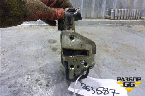Замок двери передней правой (крепление прямое) для Toyota Corolla (E12) с 2001-2007г