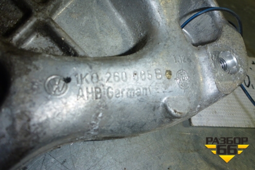 Кронштейн компрессора кондиционера (1K0260885B) для Volkswagen Golf V Plus с 2005-2014г