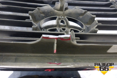 Решетка радиатора (до 2005г) (5311160350) для Toyota Land Cruiser (100) с1998-2007г