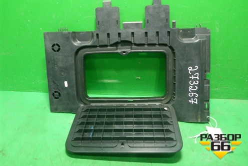 Ниша (пола задняя правая) (8200223810) для Renault Scenic с 2003-2009г