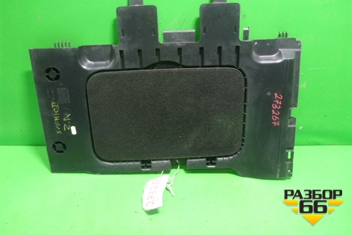 Ниша (пола задняя правая) (8200223810) для Renault Scenic с 2003-2009г