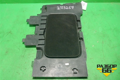 Ниша (пола задняя правая) (8200223810) для Renault Scenic с 2003-2009г