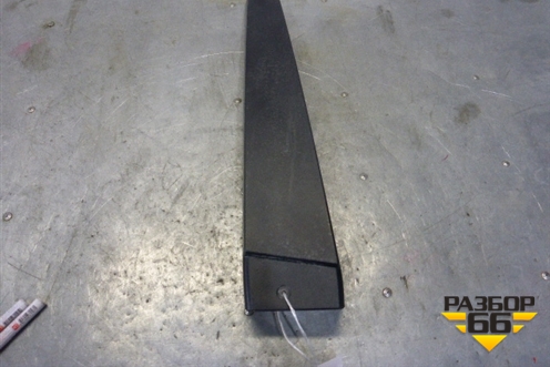 Накладка стойки (центральная правая) (8200139601) для Renault Scenic с 2003-2009г