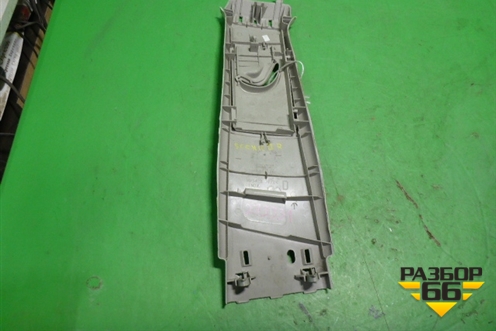 Обшивка стойки центральная верхняя правая (8200084325) для Renault Scenic с 2003-2009г