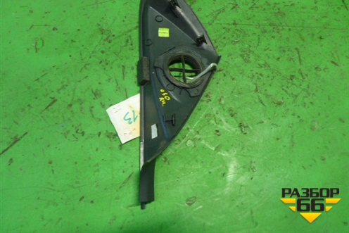 Накладка на торпедо (боковая правая) (30672383) для Volvo C30 с 2006г