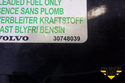 Лючок бензобака (30748039) для Volvo C30 с 2006г