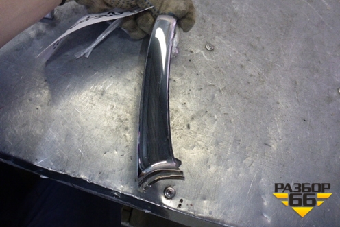 Накладка на решетку радиатора (правая хром) (531250E070) для Toyota Highlander с 2013-2021г