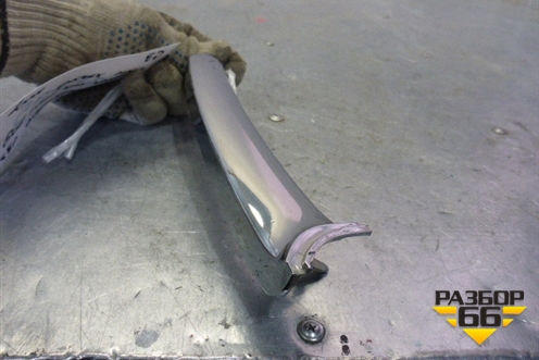 Накладка на решетку радиатора (правая хром) (531250E070) для Toyota Highlander с 2013-2021г