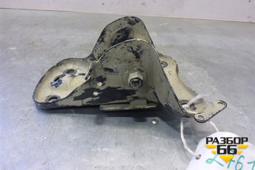 Кронштейн задней балки левый (5Q0501545D) для Skoda Octavia (A7) с 2013г