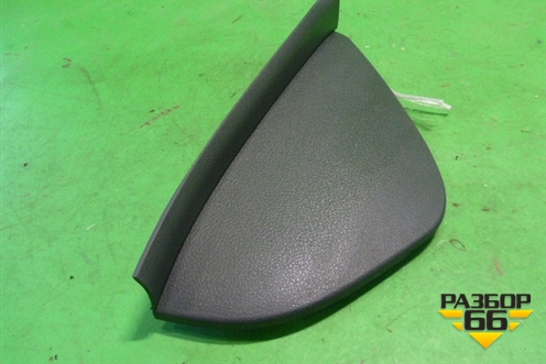 Накладка на торпедо (боковая правая) (5M0858248D) для Volkswagen Golf V Plus с 2005-2014г