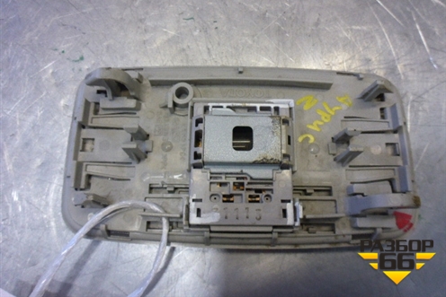 Плафон салонный центральный для Toyota Auris с 2006-2012г