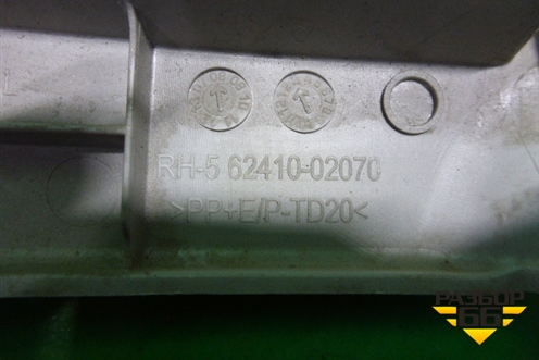 Обшивка стойки центральная верхняя правая (6241002070) для Toyota Auris с 2006-2012г