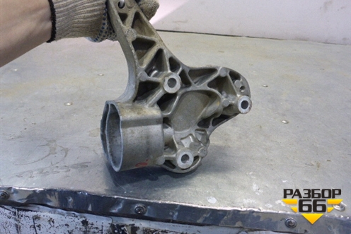 Кронштейн компрессора кондиционера (1K0260885B) для Volkswagen Golf V Plus с 2005-2014г