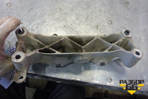 Кронштейн двигателя правый (9655923080) для Peugeot 308 с 2007-2014г