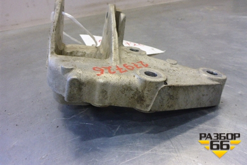 Кронштейн двигателя правый (9647029580) для Peugeot 407 с 2004г