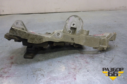Кронштейн генератора (BJ3210039AE LR028857) для Land Rover Range Rover Evoque с 2011-2018г (BJ3210039AELR028857)