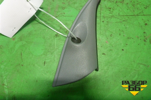 Накладка двери передней правой уголок (7700845733) для Renault Clio с 1998-2002г