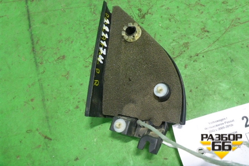 Накладка двери передней правой уголок (3C0837994) для Volkswagen Passat (B6) с 2005-2010г