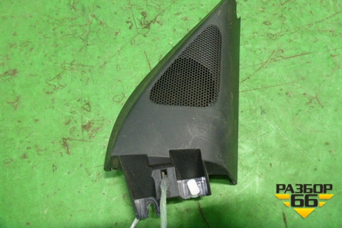 Накладка двери передней правой уголок (3C0837994) для Volkswagen Passat (B6) с 2005-2010г