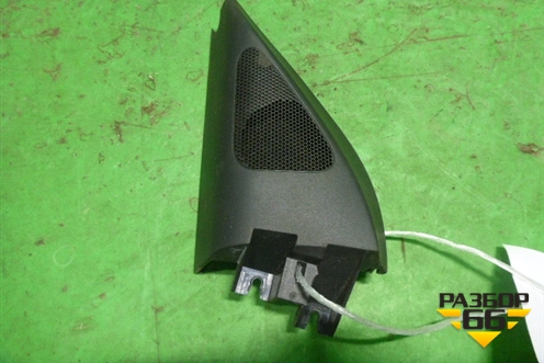 Накладка двери передней левой уголок (3C0837993) для Volkswagen Passat (B6) с 2005-2010г
