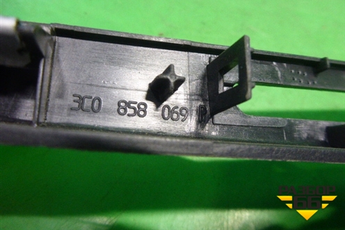Рамка магнитолы (3C0858069P) для Volkswagen Passat (B6) с 2005-2010г