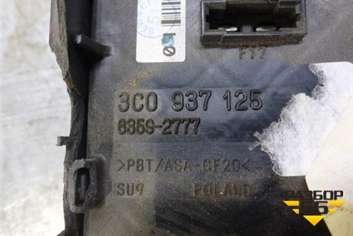 Блок предохранителей подкапотный (3C0937125) для Volkswagen Passat (B6) с 2005-2010г