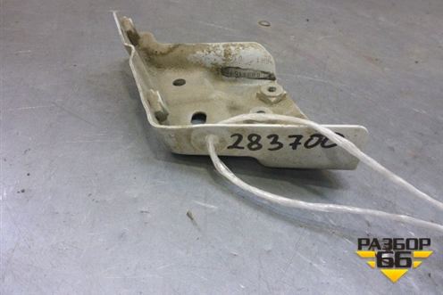 Кронштейн переднего крыла левый (7L6821151A) для Volkswagen Touareg c 2002-2010г
