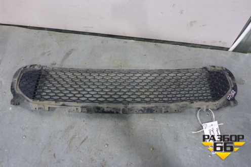 Решетка в передний бампер центральная (после 2010г) (BH5217K946) для Land Rover Freelander 2 с 2007г