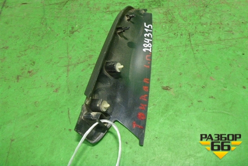 Накладка двери передней левой уголок (1T0837973B) для Volkswagen Touran с 2003-2010г