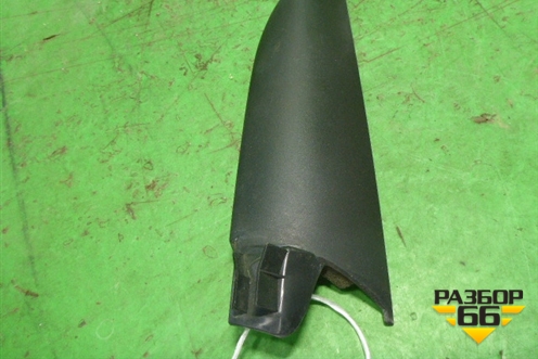 Накладка двери передней правой уголок (1T0837974B) для Volkswagen Touran с 2003-2010г