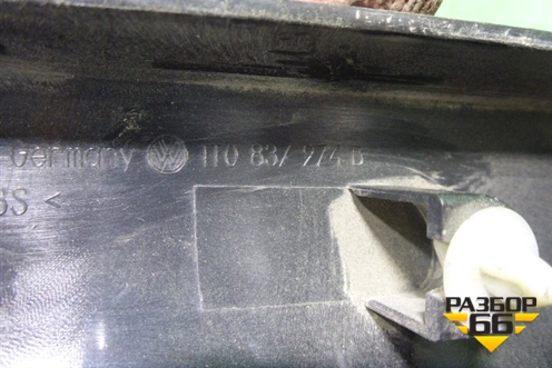 Накладка двери передней правой уголок (1T0837974B) для Volkswagen Touran с 2003-2010г
