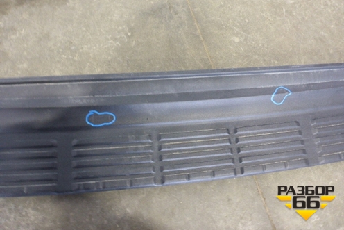 Накладка заднего бампера (до 2012г) (5216260040) для Toyota Land Cruiser (200) с 2008г