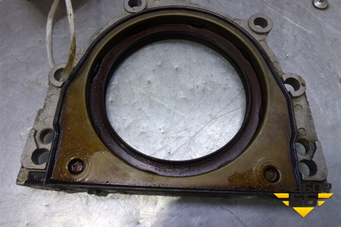 Крышка коленвала задняя (1.6л BSE) (06B103171D) для Skoda Octavia (А5) с 2004-2013г