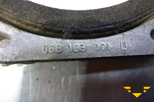Крышка коленвала задняя (1.6л BSE) (06B103171D) для Skoda Octavia (А5) с 2004-2013г