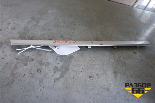 Накладка двери задней правой (LR038855) для Land Rover Range Rover 4 с 2013-2022г