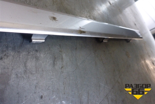 Накладка двери задней правой (LR038855) для Land Rover Range Rover 4 с 2013-2022г