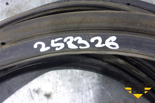 Уплотнитель багажника для Porsche Cayenne с 2003-2010г